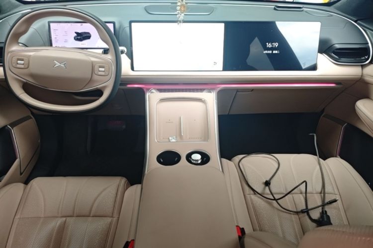 Used XPeng G9 2025 725 with Ultra-Long Range Max Center Console