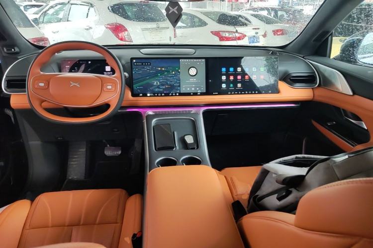 Used XPeng G9 2025 625 Long-Range Max Center Console