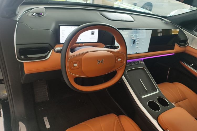 Used XPeng G9 2025 725 with Ultra-Long Range Max Center Console