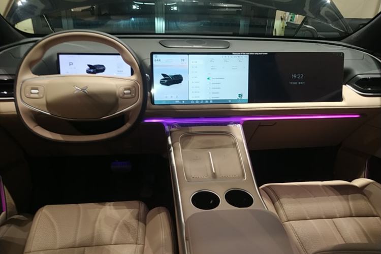 Used XPeng G9 2025 725 with Ultra-Long Range Max Center Console