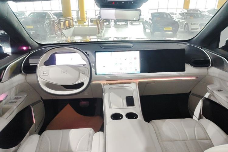 Used XPeng G9 2025 680 Ultra-Long Range All-Wheel Drive Max Center Console