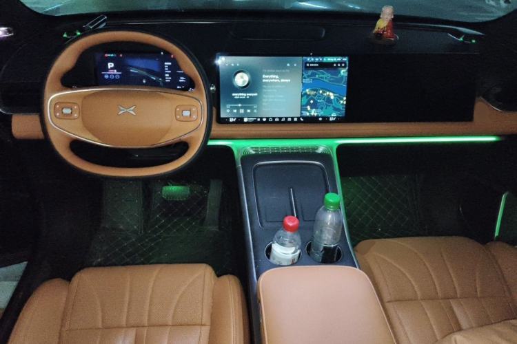 Used XPeng G9 2025 725 with Ultra-Long Range Max Center Console