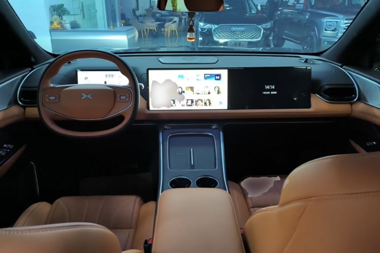 Used XPeng G9 2025 725 with Ultra-Long Range Max Center Console