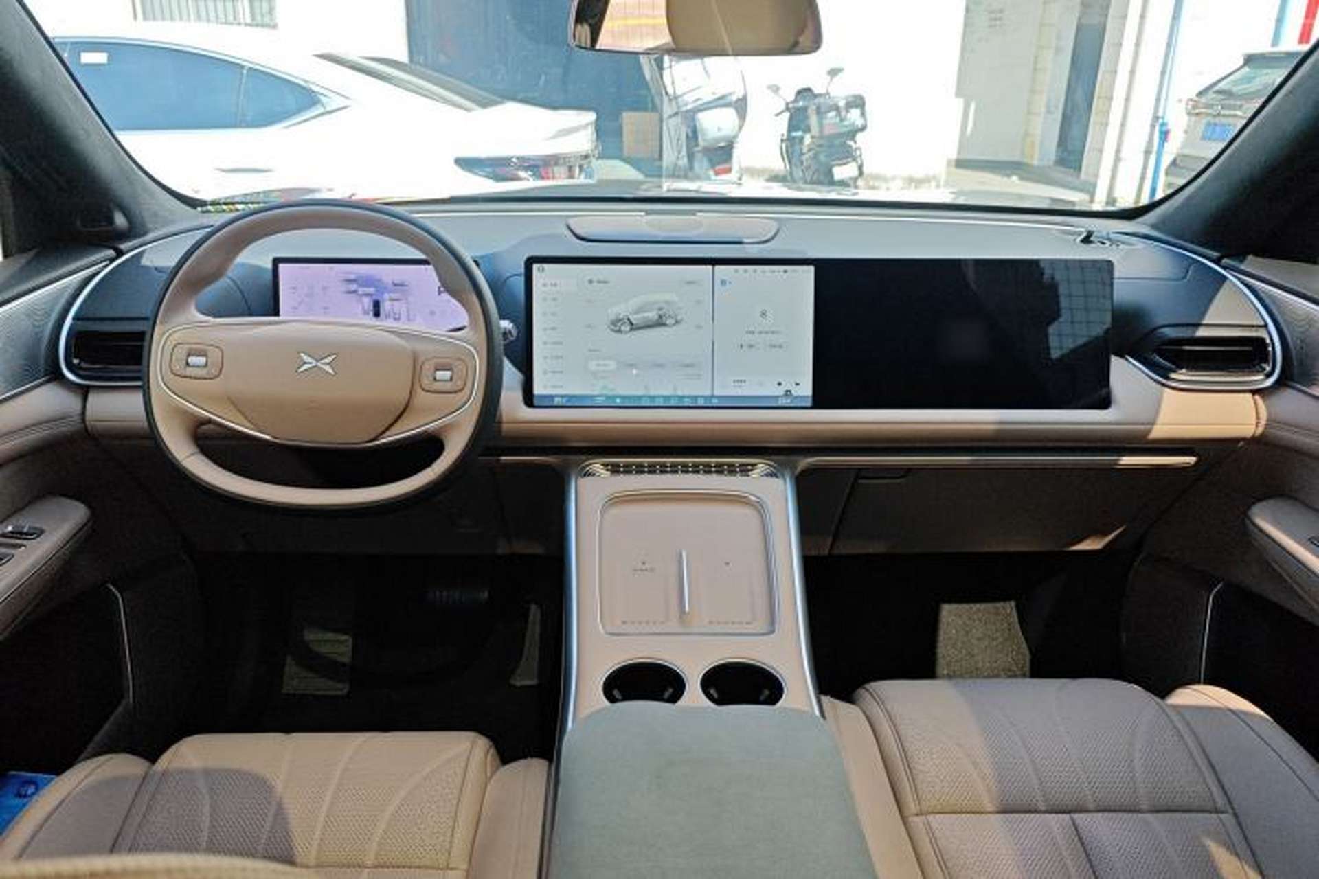 Used XPeng G9 2025 725 with Ultra-Long Range Max Center Console