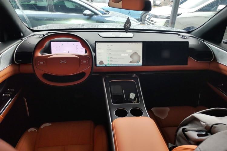 Used XPeng G9 2025 625 Long-Range Max Center Console