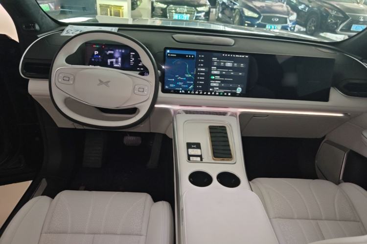 Used XPeng G9 2025 680 Ultra-Long Range All-Wheel Drive Max Center Console