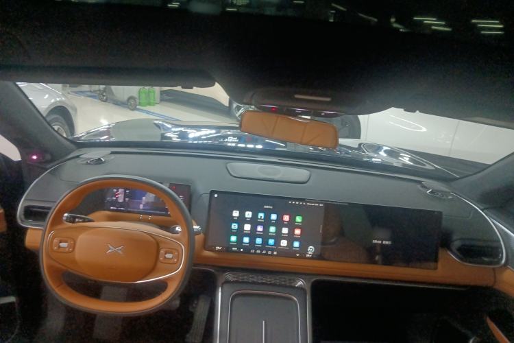 Used XPeng G9 2025 625 Long-Range Max Center Console