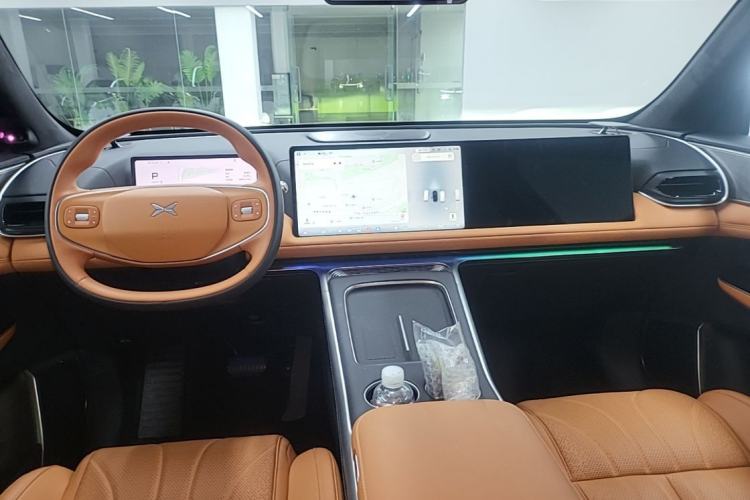 Used XPeng G9 2025 725 with Ultra-Long Range Max Center Console