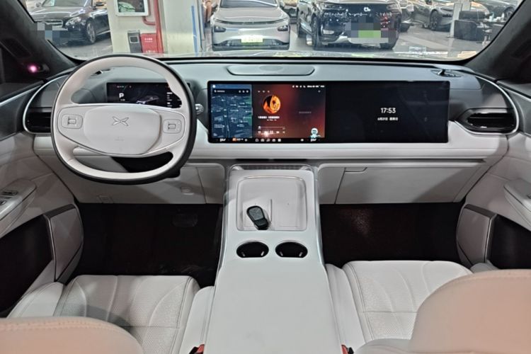 Used XPeng G9 2025 725 with Ultra-Long Range Max Center Console