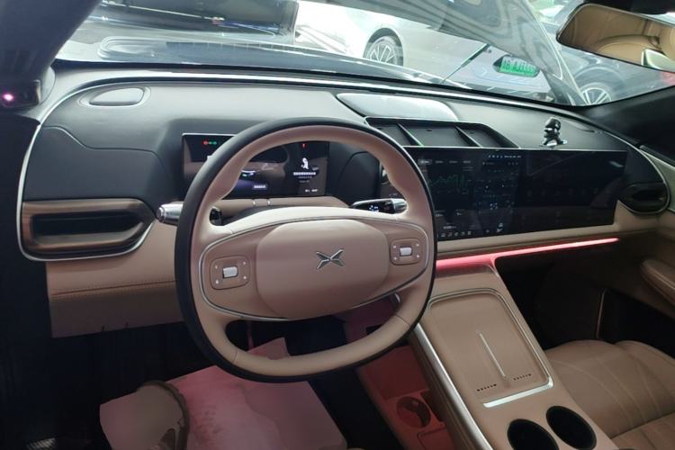 Used XPeng G9 2025 725 with Ultra-Long Range Max Center Console