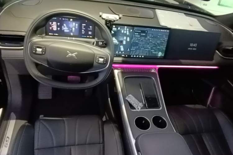 Used XPeng G9 2025 725 with Ultra-Long Range Max Center Console