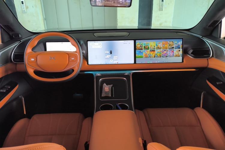 Used XPeng G9 2025 725 with Ultra-Long Range Max Center Console
