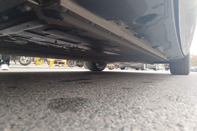 Used XPeng G9 2025 725 with Ultra-Long Range Max Chassis Front Left