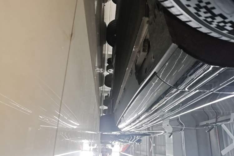 Used XPeng G9 2025 725 with Ultra-Long Range Max Chassis Front Left