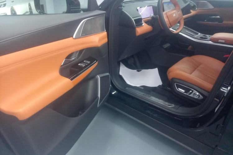 Used XPeng G9 2025 625 Long-Range Max Driver Seat