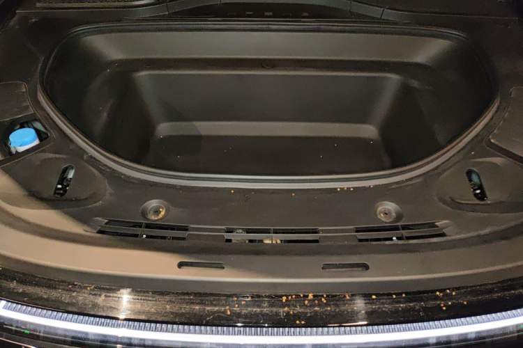 Used XPeng G9 2025 625 Long-Range Max Engine Bay