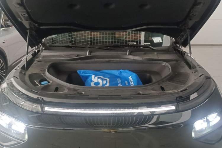 Used XPeng G9 2025 725 with Ultra-Long Range Max Engine Bay