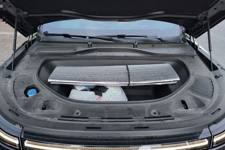 Used XPeng G9 2025 725 with Ultra-Long Range Max Engine Bay