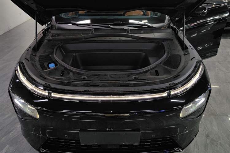 Used XPeng G9 2025 625 Long-Range Max Engine Bay