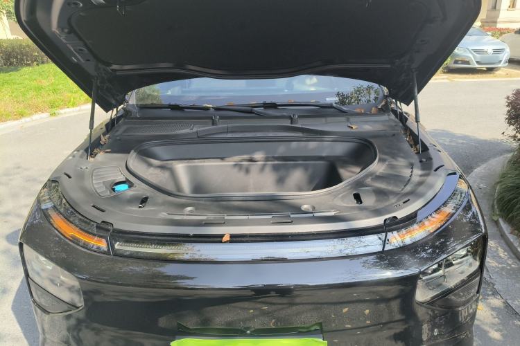 Used XPeng G9 2025 680 Ultra-Long Range All-Wheel Drive Max Engine Bay