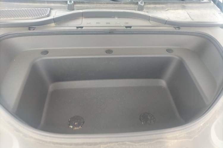 Used XPeng G9 2025 725 with Ultra-Long Range Max Engine Bay