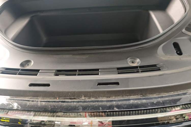Used XPeng G9 2025 725 with Ultra-Long Range Max Engine Bay