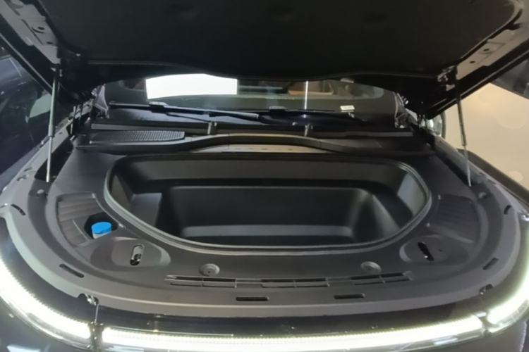 Used XPeng G9 2025 725 with Ultra-Long Range Max Engine Bay