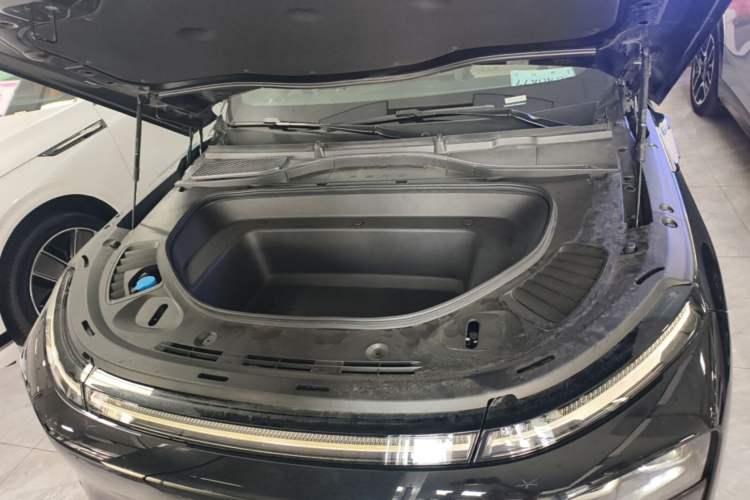 Used XPeng G9 2025 680 Ultra-Long Range All-Wheel Drive Max Engine Bay