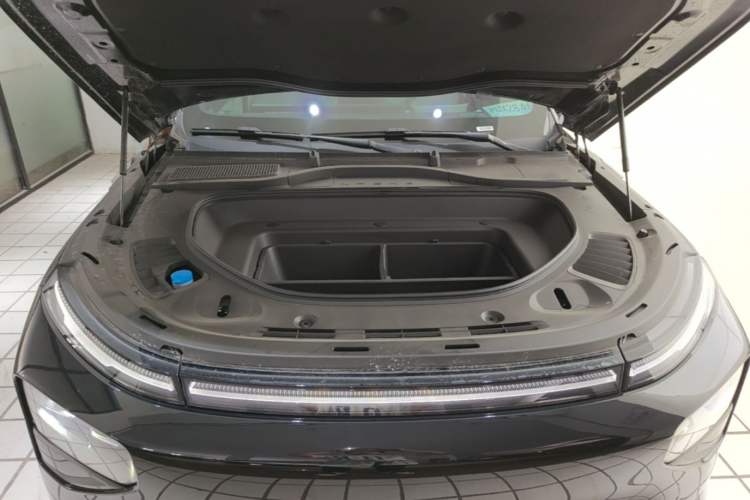 Used XPeng G9 2025 725 with Ultra-Long Range Max Engine Bay