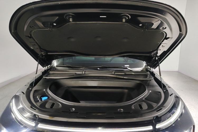 Used XPeng G9 2025 680 Ultra-Long Range All-Wheel Drive Max Engine Bay
