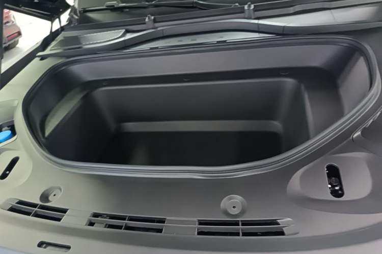Used XPeng G9 2025 625 Long-Range Max Engine Bay