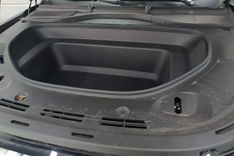 Used XPeng G9 2025 725 with Ultra-Long Range Max Engine Bay