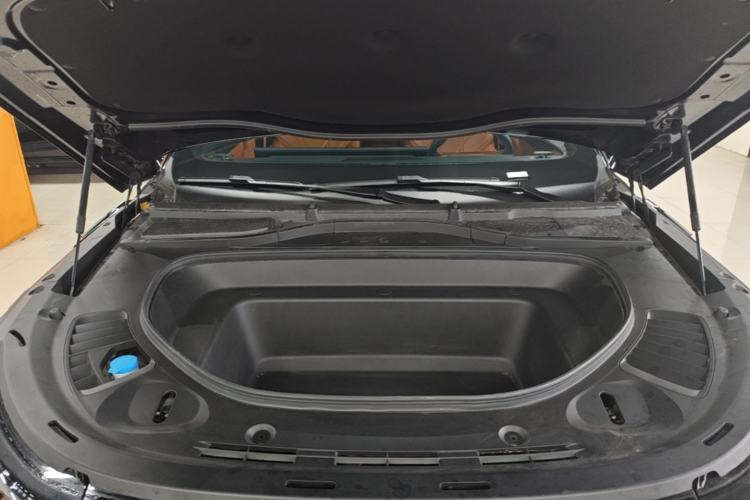 Used XPeng G9 2025 625 Long-Range Max Engine Bay