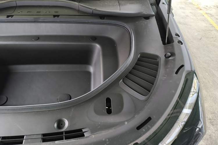 Used XPeng G9 2025 725 with Ultra-Long Range Max Engine Bay Left