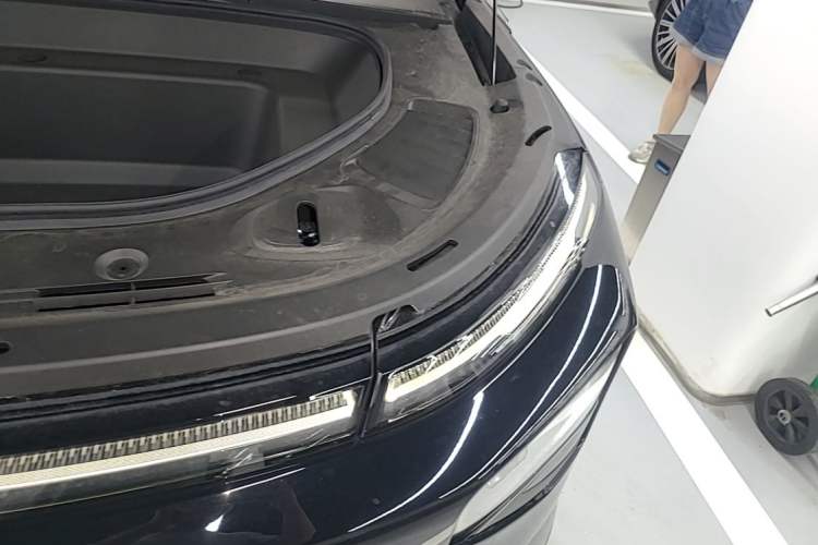 Used XPeng G9 2025 725 with Ultra-Long Range Max Engine Bay Left