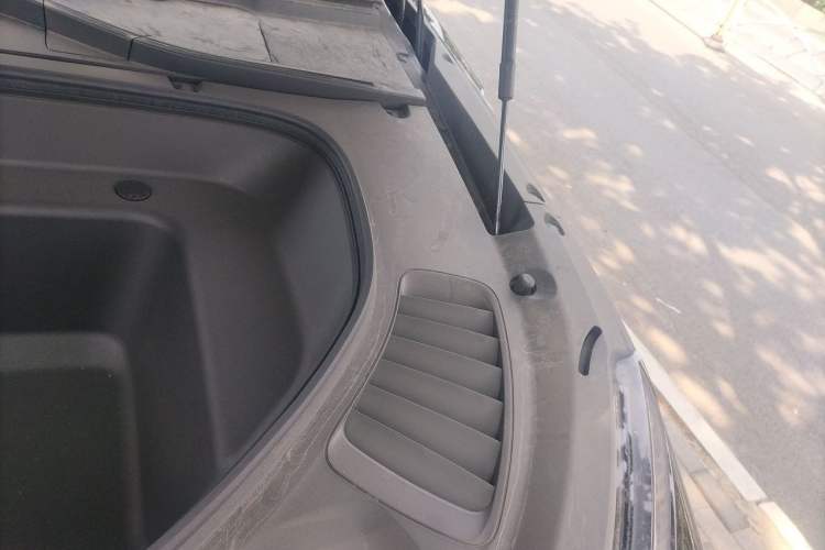Used XPeng G9 2025 725 with Ultra-Long Range Max Engine Bay Left