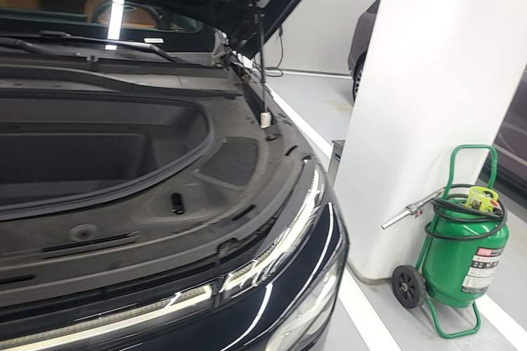 Used XPeng G9 2025 725 with Ultra-Long Range Max Engine Bay Left