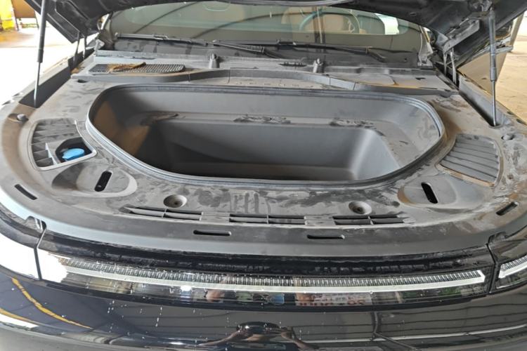 Used XPeng G9 2025 725 with Ultra-Long Range Max Engine Bay