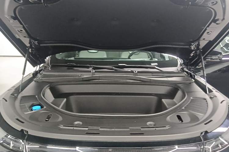 Used XPeng G9 2025 625 Long-Range Max Engine Bay