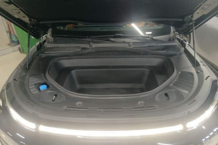 Used XPeng G9 2025 625 Long-Range Max Engine Bay