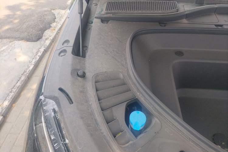 Used XPeng G9 2025 725 with Ultra-Long Range Max Engine Bay Right