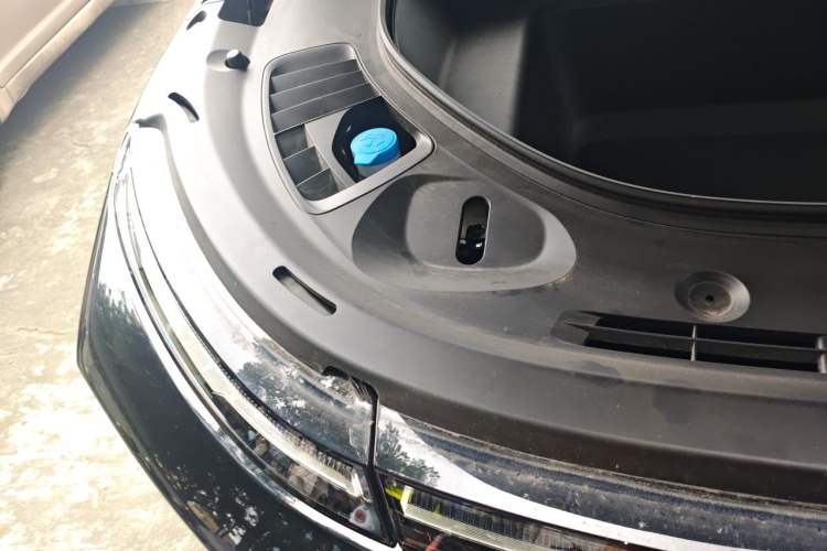 Used XPeng G9 2025 725 with Ultra-Long Range Max Engine Bay Right