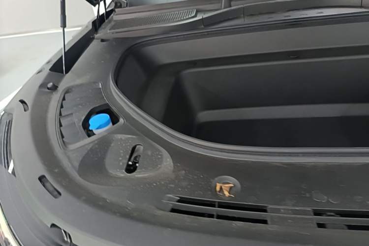 Used XPeng G9 2025 725 with Ultra-Long Range Max Engine Bay Right