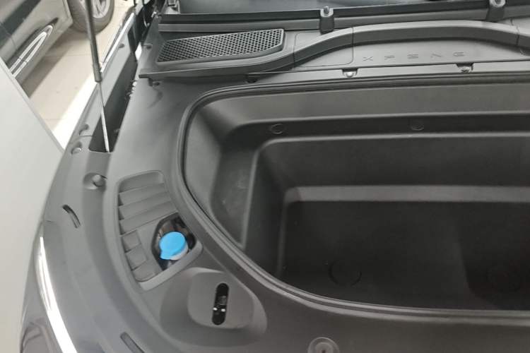 Used XPeng G9 2025 725 with Ultra-Long Range Max Engine Bay Right