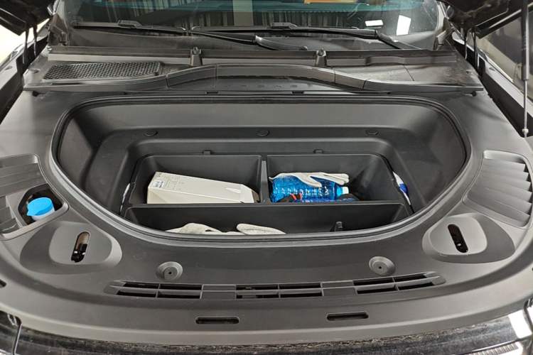 Used XPeng G9 2025 725 with Ultra-Long Range Max Engine Bay
