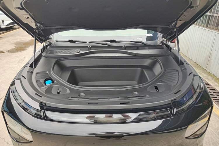 Used XPeng G9 2025 625 Long-Range Max Engine Bay