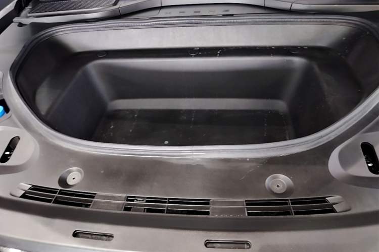 Used XPeng G9 2025 725 with Ultra-Long Range Max Engine Bay