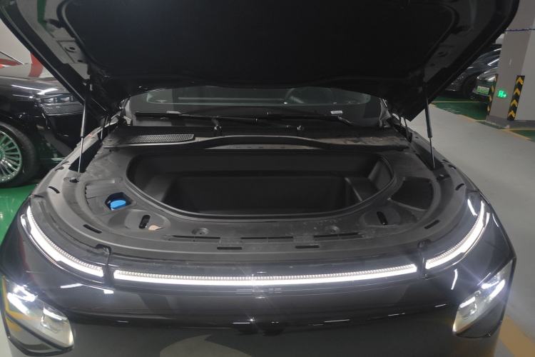 Used XPeng G9 2025 725 with Ultra-Long Range Max Engine Bay