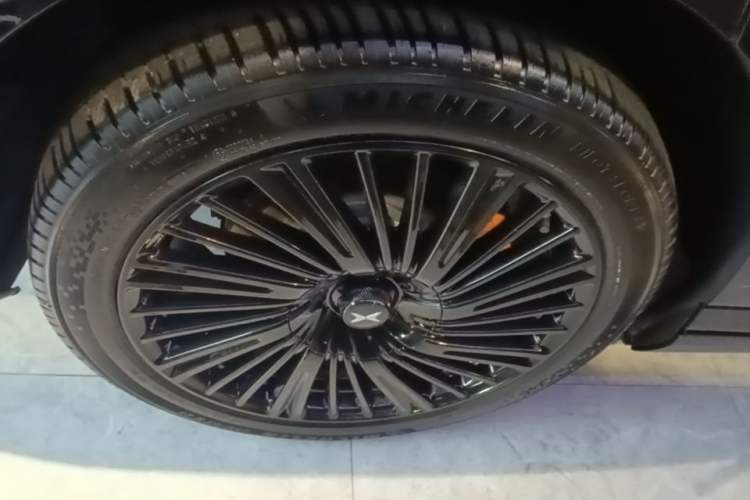 Used XPeng G9 2025 725 with Ultra-Long Range Max Exterior 1