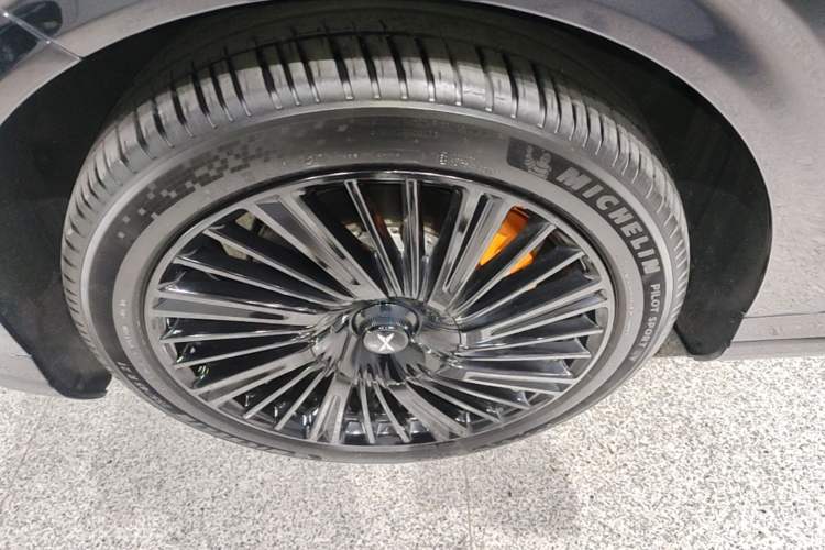 Used XPeng G9 2025 680 Ultra-Long Range All-Wheel Drive Max Exterior 4